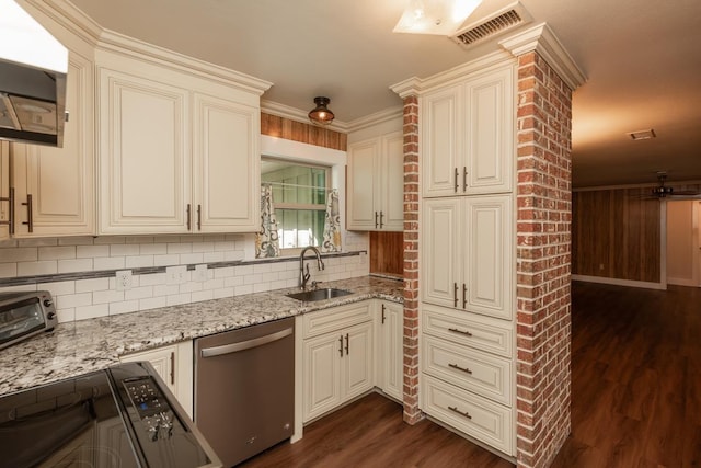 kitchen with tasteful backsplash, a sink, visible vents, dark wood-style flooring, and dishwasher