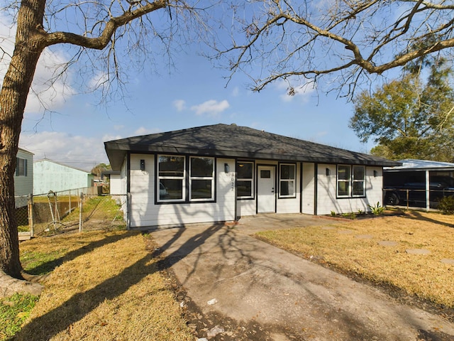 view of front of house with a front lawn