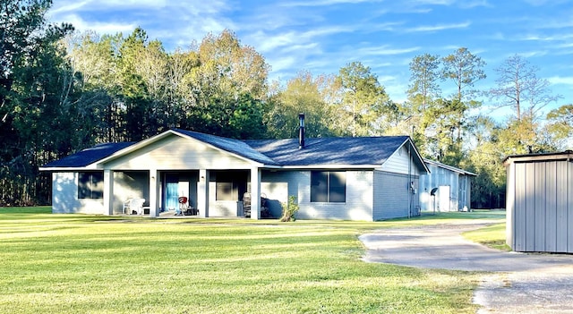 ranch-style home featuring a front yard