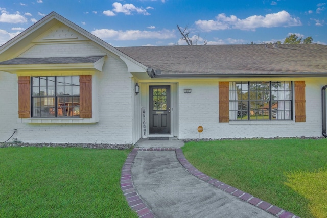 ranch-style home featuring a front yard