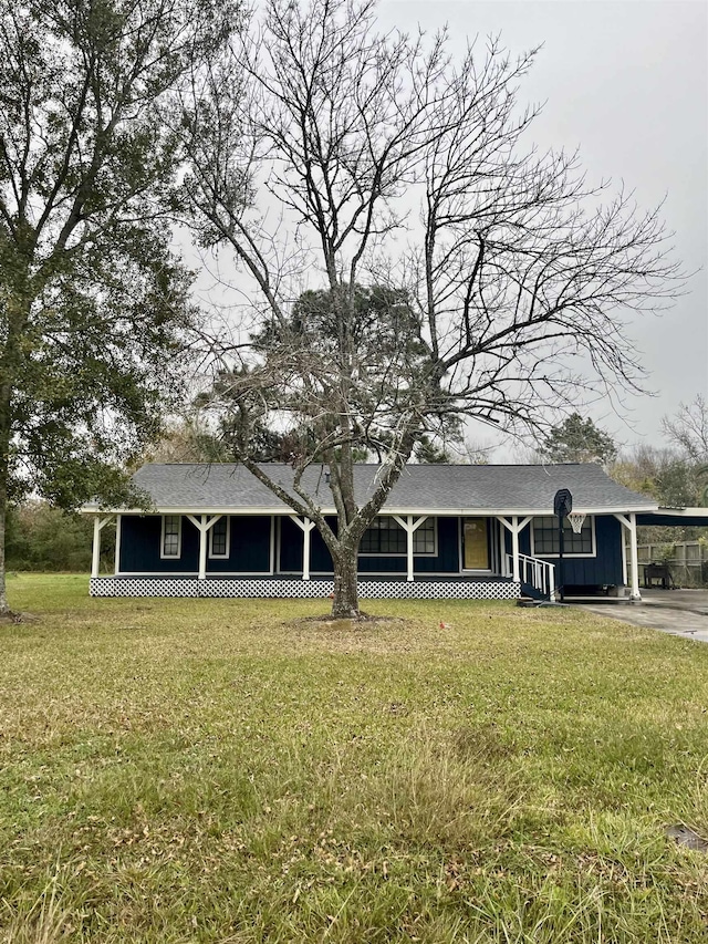 view of front of home with a front lawn and a carport