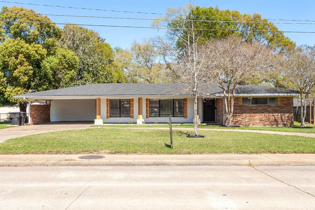 524 27th St, Nederland, TX 77627