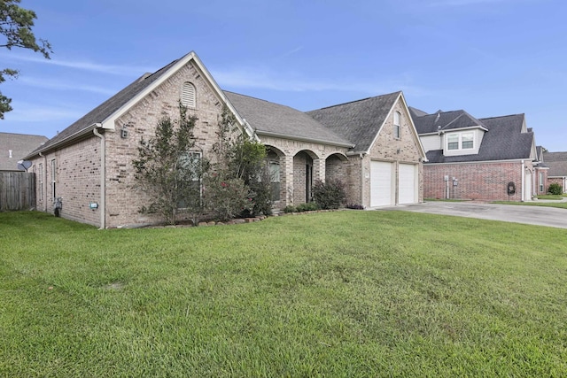 view of front of home featuring a front lawn and a garage