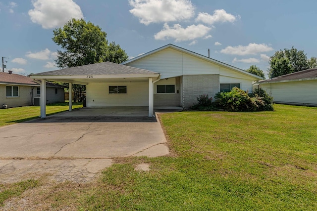 ranch-style house featuring a front lawn and a carport