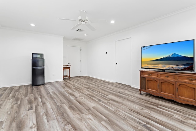935 Nichols Dr, Beaumont, TX 77706 - unfurnished living room featuring light wood-style floors, crown molding, recessed lighting, and ceiling fan