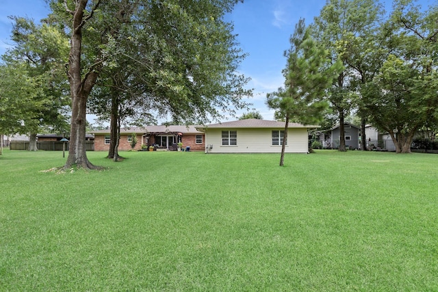 935 Nichols Dr, Beaumont, TX 77706 - view of green lawn