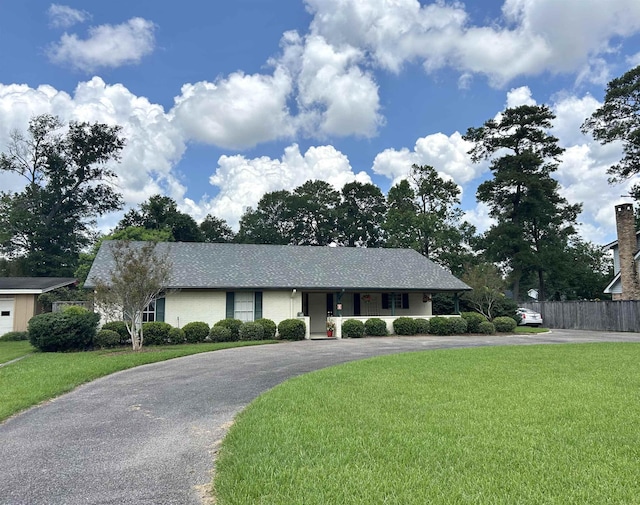 ranch-style home featuring a front yard