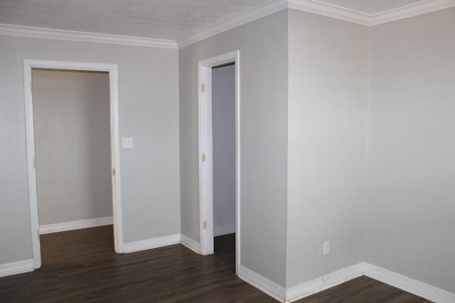 empty room with dark wood-type flooring and crown molding