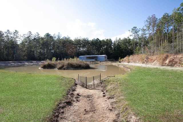 view of yard featuring a water view