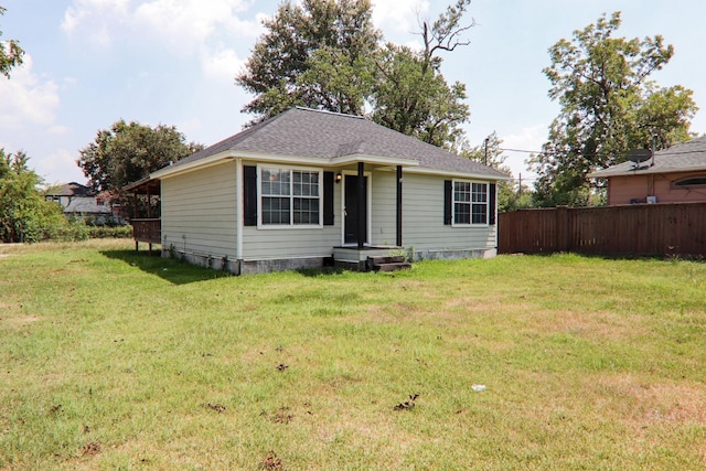 view of front of home featuring a front lawn