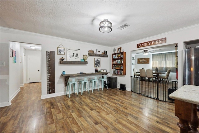 1407 N 15th St, Nederland, TX 77627 - bar featuring freestanding refrigerator, a textured ceiling, wood finished floors, crown molding, and a ceiling fan