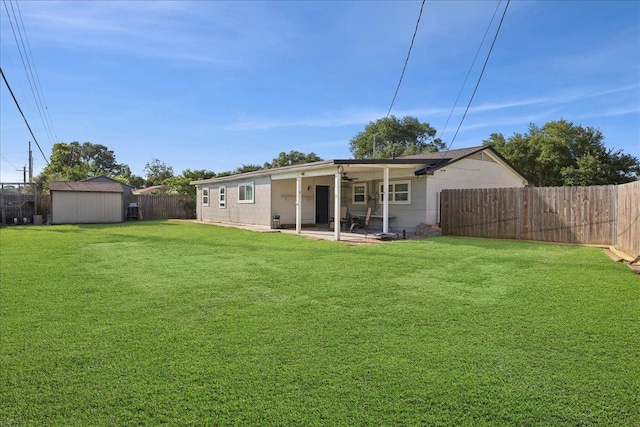 1407 N 15th St, Nederland, TX 77627 - back of property with a ceiling fan and a patio