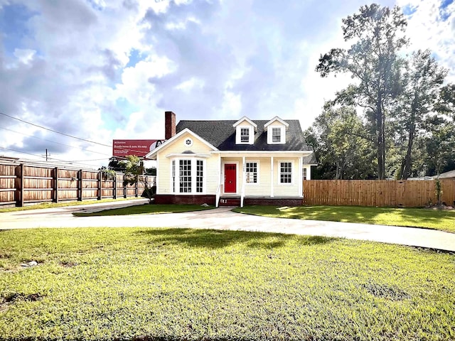 view of front of home featuring a front lawn