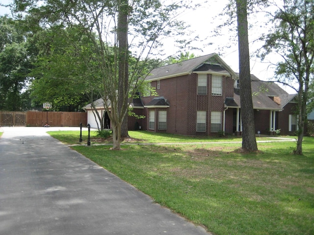 view of front of house featuring a front lawn and a garage