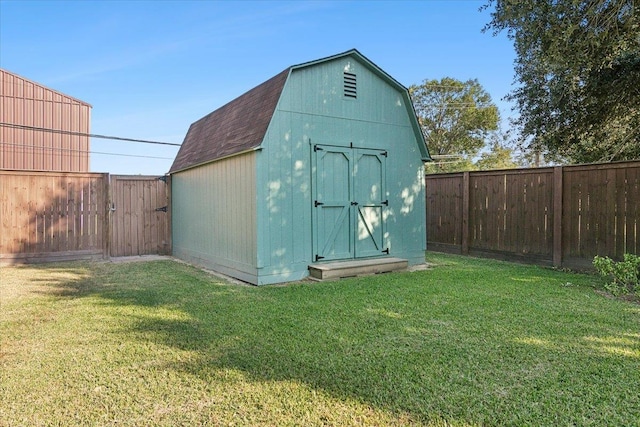 view of outdoor structure featuring a yard