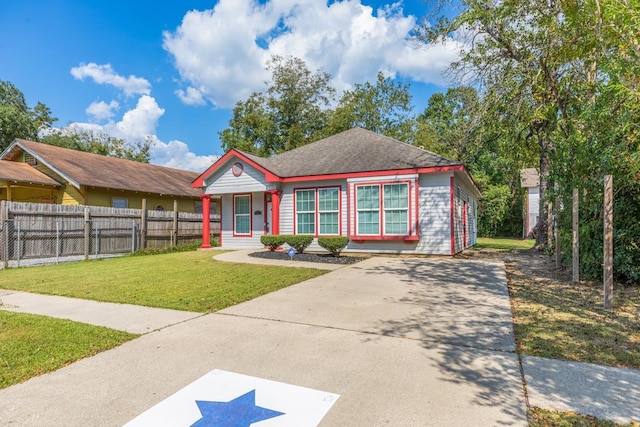 view of front of property with a front yard