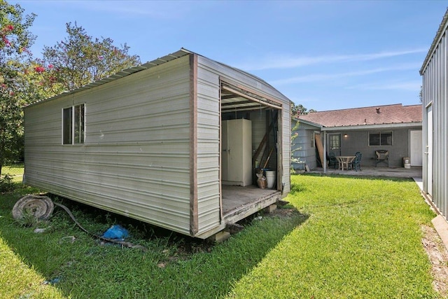 view of outdoor structure featuring a yard