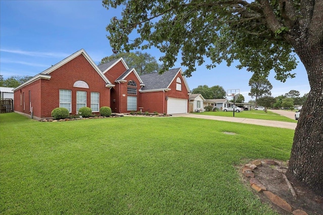 2801 Magnolia Ln, Groves, TX 77619 - traditional-style home featuring driveway, brick siding, and a front lawn