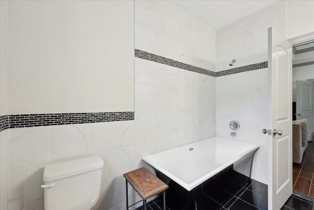 4592 Shakespeare Ln, Kountze, TX 77625 - full bathroom featuring tile walls and a bath