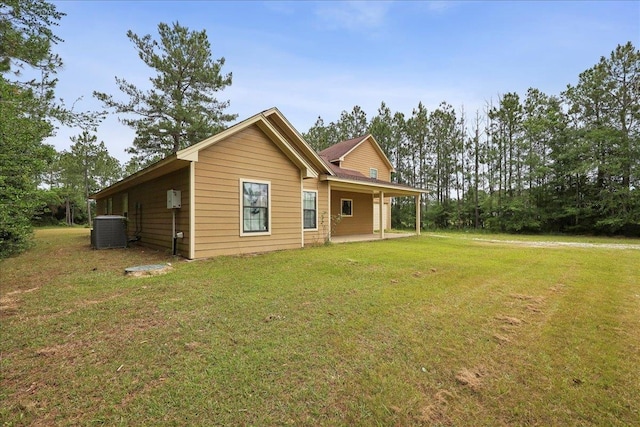 4592 Shakespeare Ln, Kountze, TX 77625 - view of front of house with a front lawn