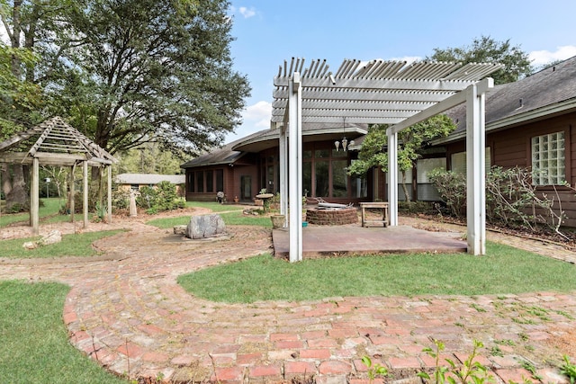 view of yard featuring a pergola and a patio area