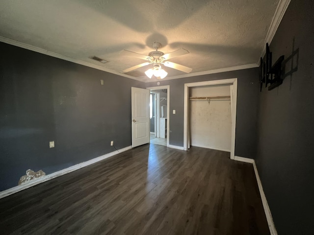 5333 Lakeside Dr, Port Arthur, TX 77642 - unfurnished bedroom with dark wood-type flooring, a closet, a ceiling fan, ornamental molding, and a textured ceiling
