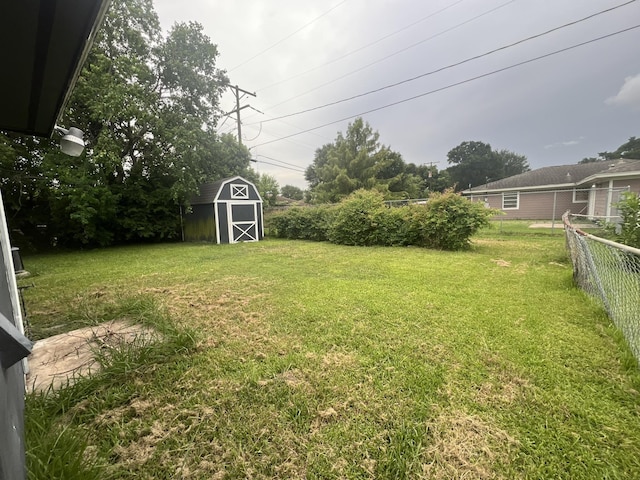 5333 Lakeside Dr, Port Arthur, TX 77642 - view of yard with a shed