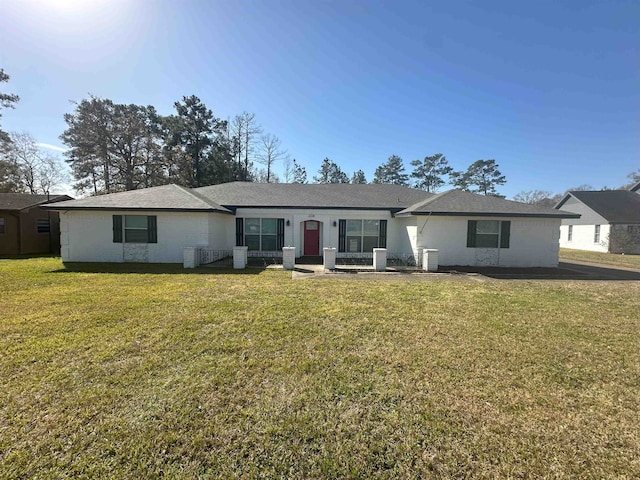 single story home featuring a front yard