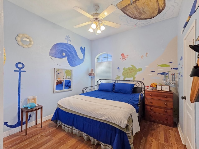 404 Pintail Ln, Orange, TX 77630 - bedroom featuring wood finished floors, baseboards, and ceiling fan