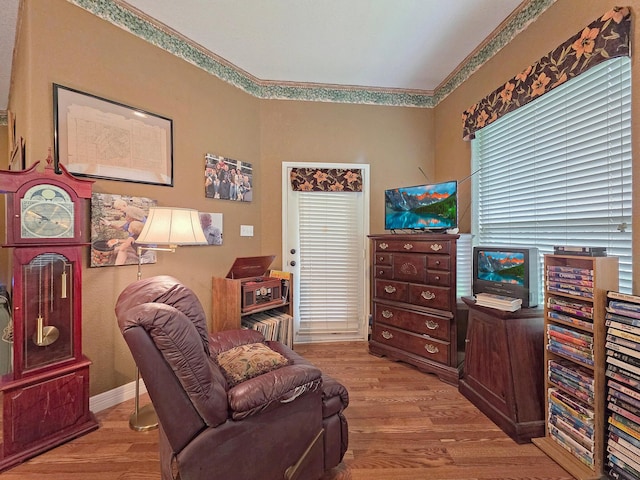 404 Pintail Ln, Orange, TX 77630 - sitting room featuring wood finished floors and baseboards