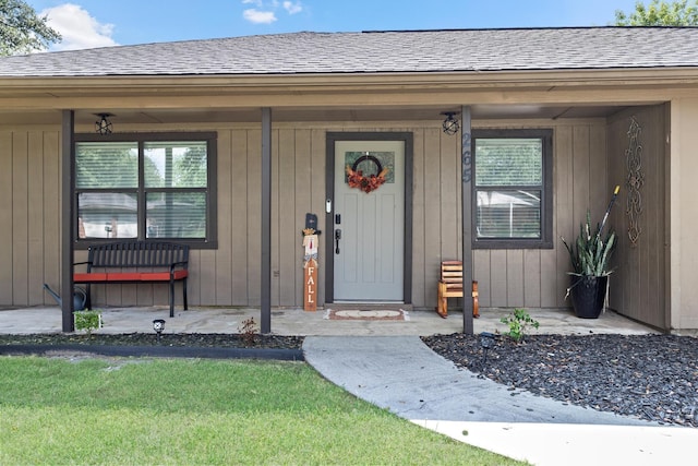 entrance to property featuring covered porch