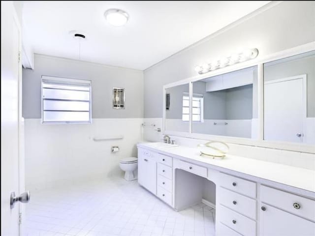 5390 Swallow Dr, Beaumont, TX 77707 - full bath featuring tile patterned floors, toilet, wainscoting, and vanity