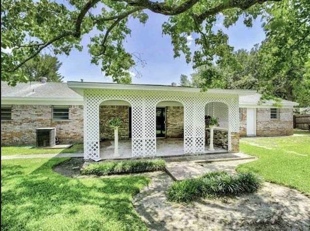 5390 Swallow Dr, Beaumont, TX 77707 - exterior space featuring a yard