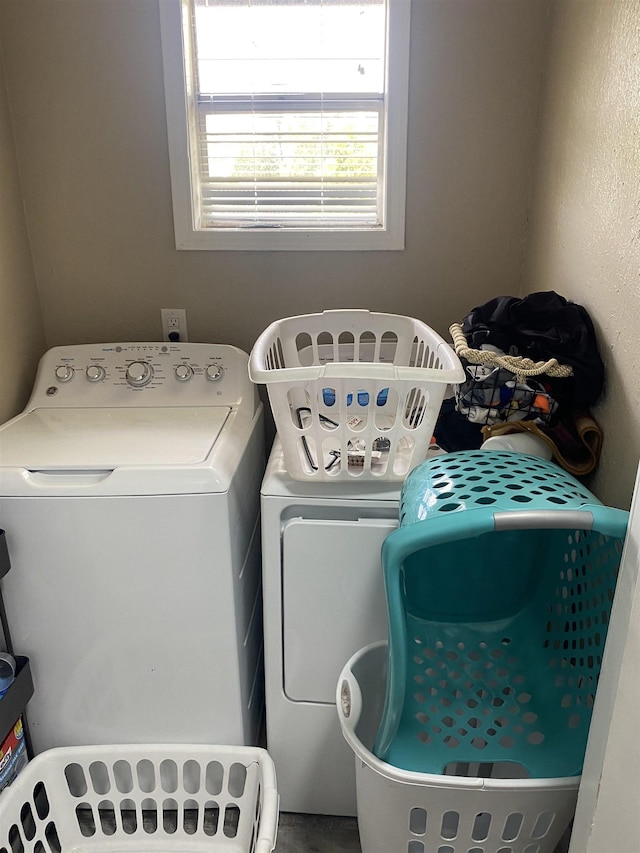 6033 Stones Throw Dr, Silsbee, TX 77656 - laundry area with washing machine and dryer