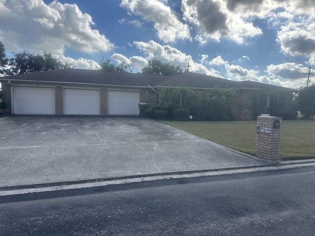 view of front facade with a garage, a mountain view, and a front lawn