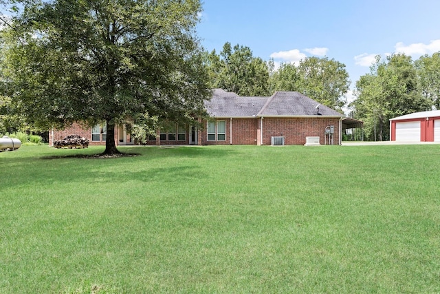 view of yard with a carport and a garage