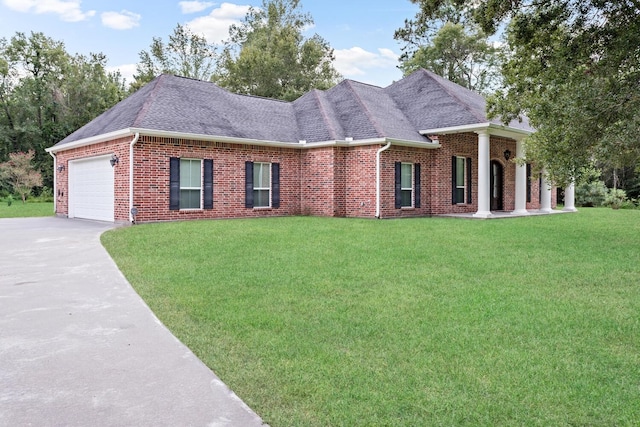 view of front of home featuring a front lawn and a garage