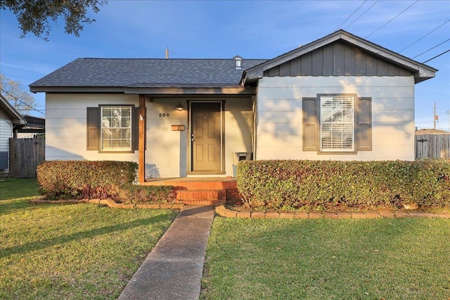 view of front of home with a front yard