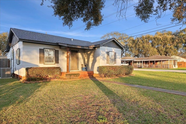 view of front of house featuring a front yard