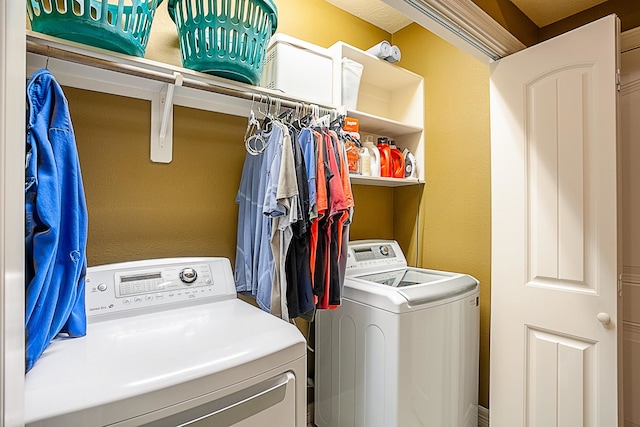 3812 Debbie Ave, Groves, TX 77619 - laundry room featuring washer and clothes dryer