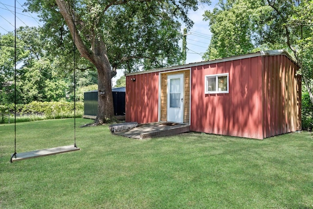 view of outdoor structure featuring an outbuilding