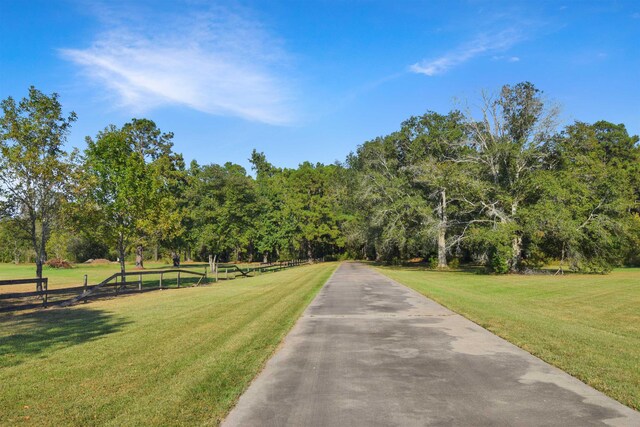 view of property's community featuring a lawn