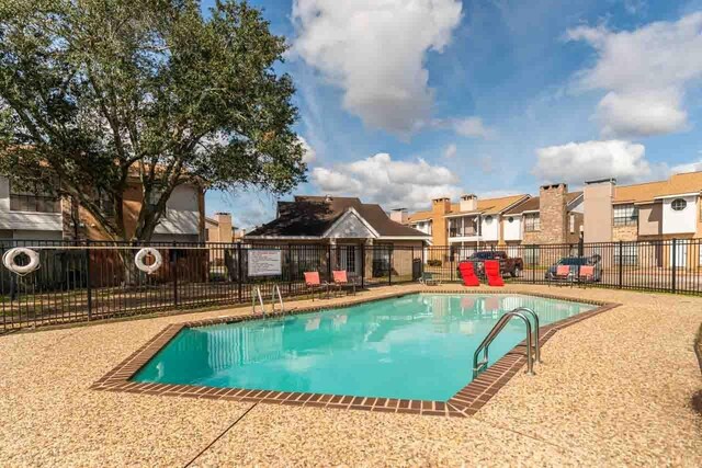 1620 Wellington Pl, Beaumont, TX 77706 - community pool featuring a residential view