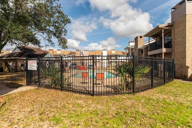 1620 Wellington Pl, Beaumont, TX 77706 - view of community pool