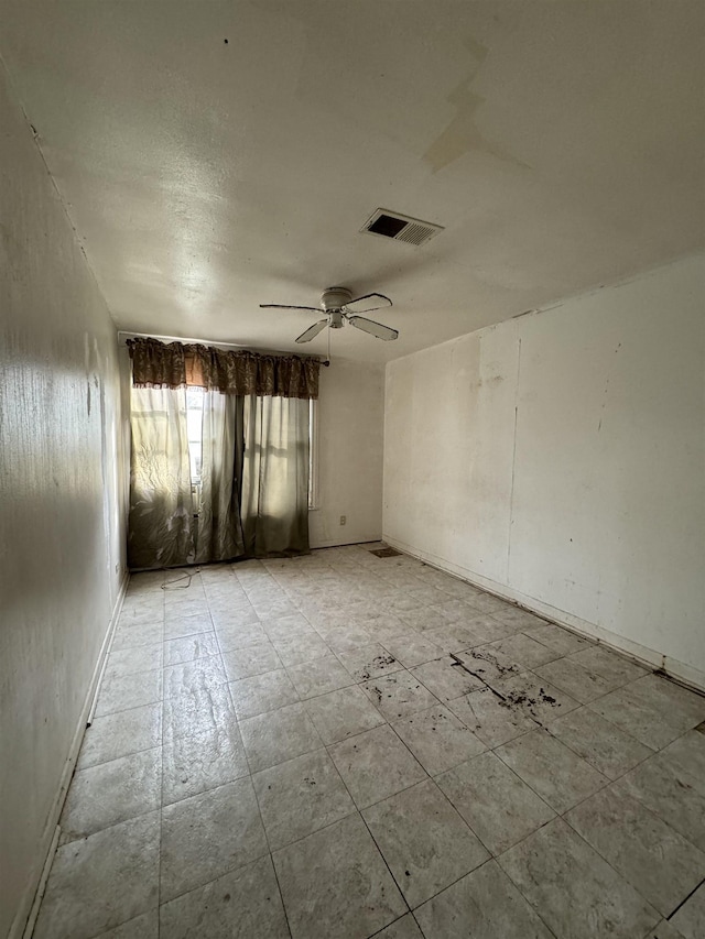 empty room with ceiling fan