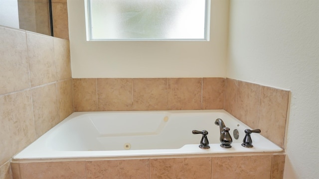 2650 Cedar Spgs, Port Arthur, TX 77640 - full bath with a jetted tub
