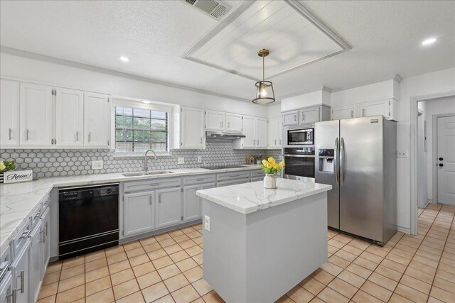 6635 Griffing Rd, Beaumont, TX 77708 - kitchen with decorative backsplash, visible vents, a sink, black appliances, and a center island