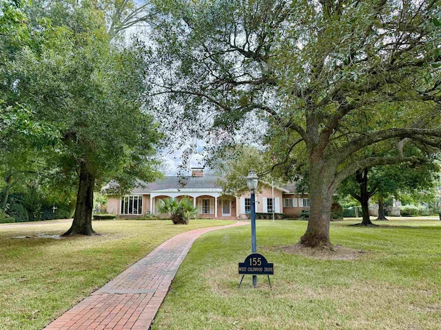 ranch-style house featuring a front lawn