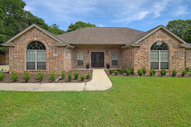 ranch-style house featuring a front yard