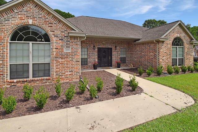 view of front facade with a front lawn